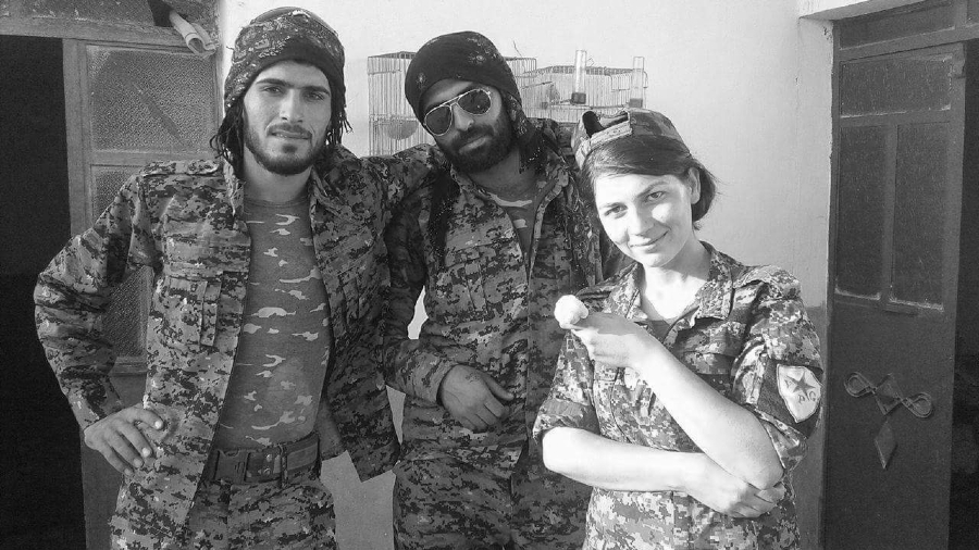 Manbij comandanta combatiente Rojava la-tinta
