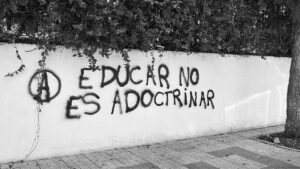 educacion-adoctrinamiento-grafiti