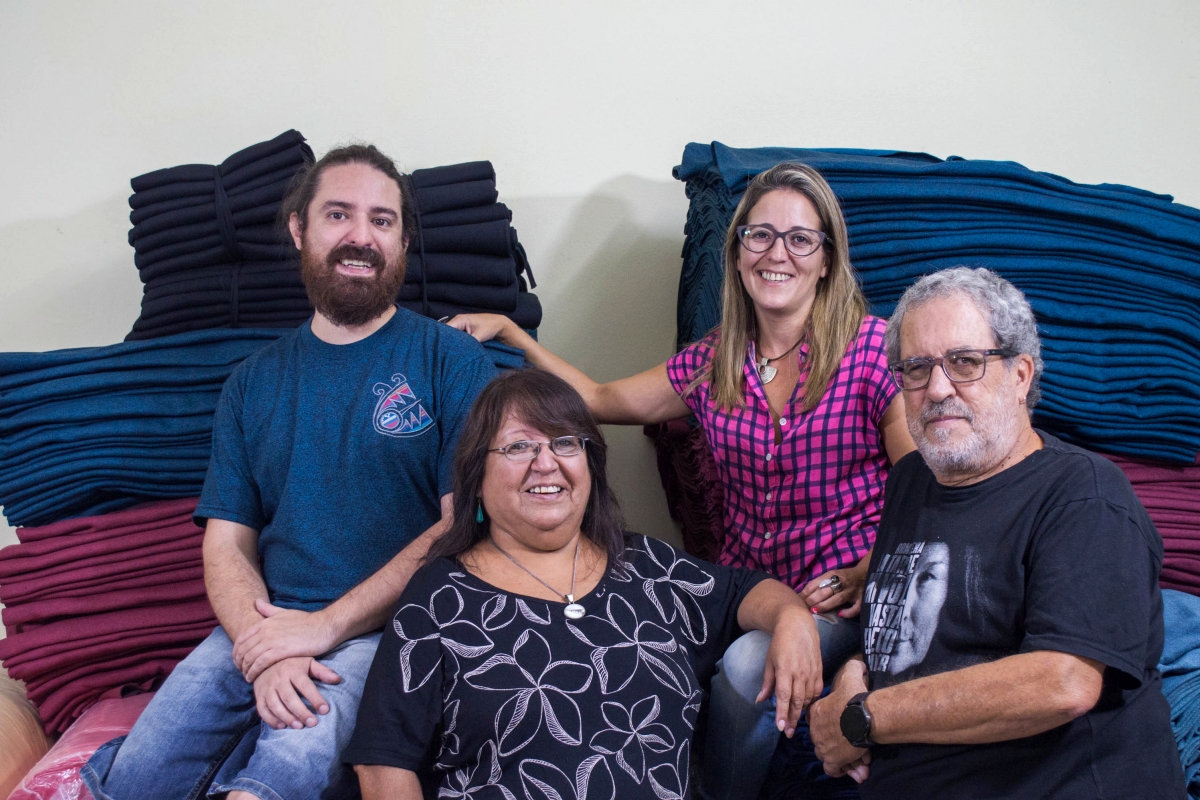 cordoba-industria-textil-punta-y-hacha-familia