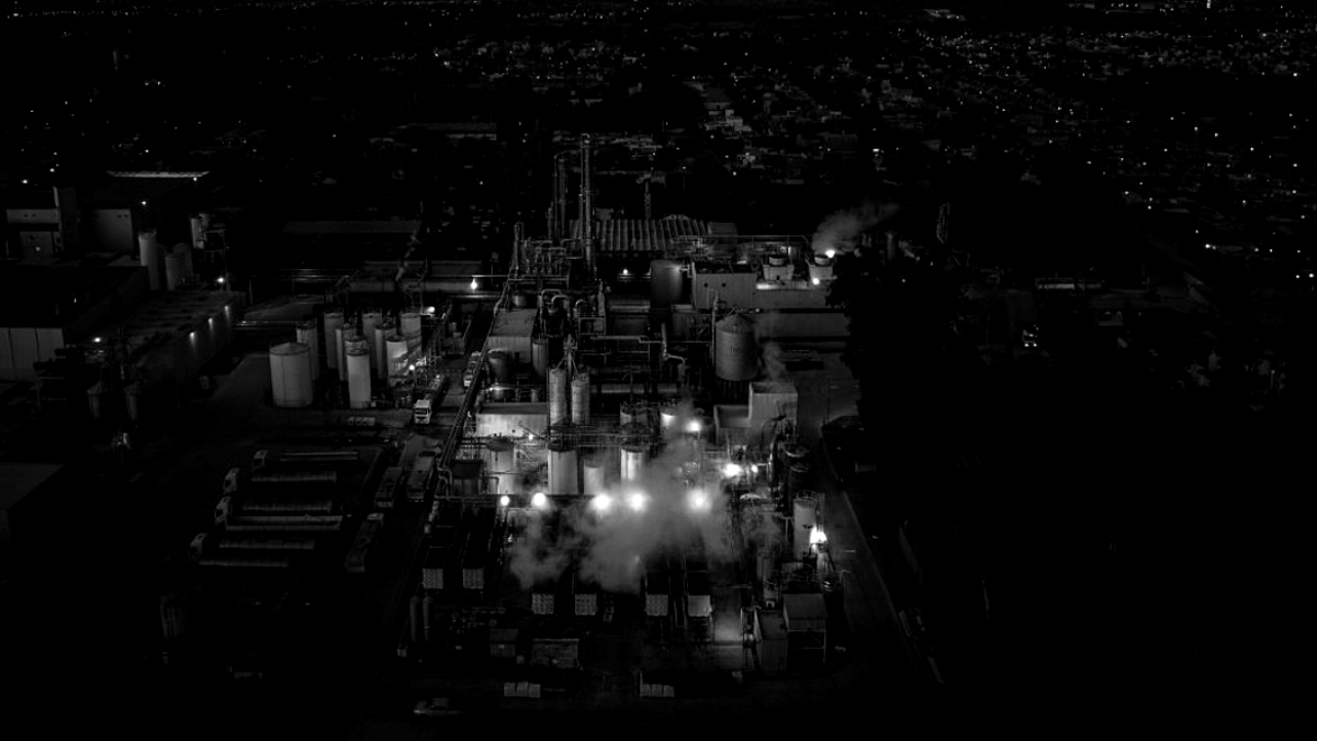 fábrica-porta-explosion-fuego